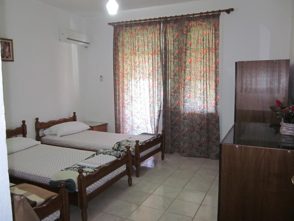 Guest House And Tavern Leo Saranda Kültér fotó