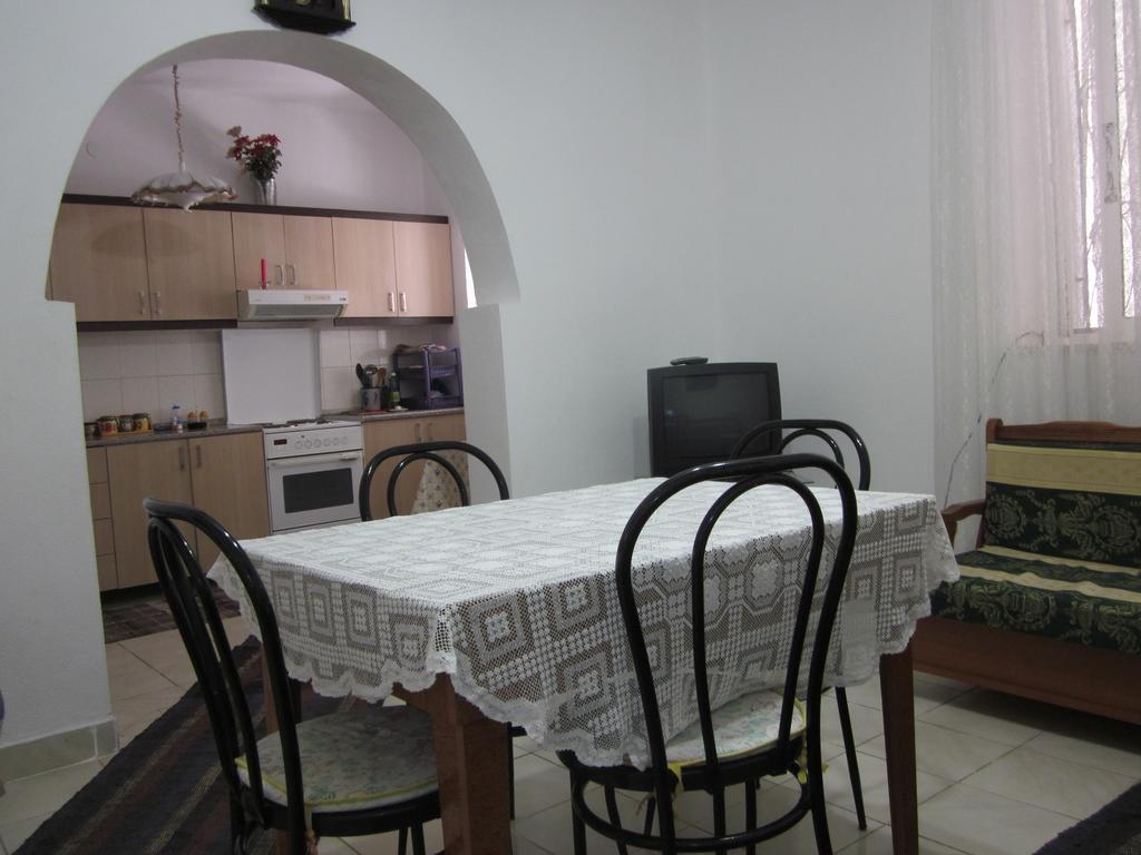 Guest House And Tavern Leo Saranda Kültér fotó